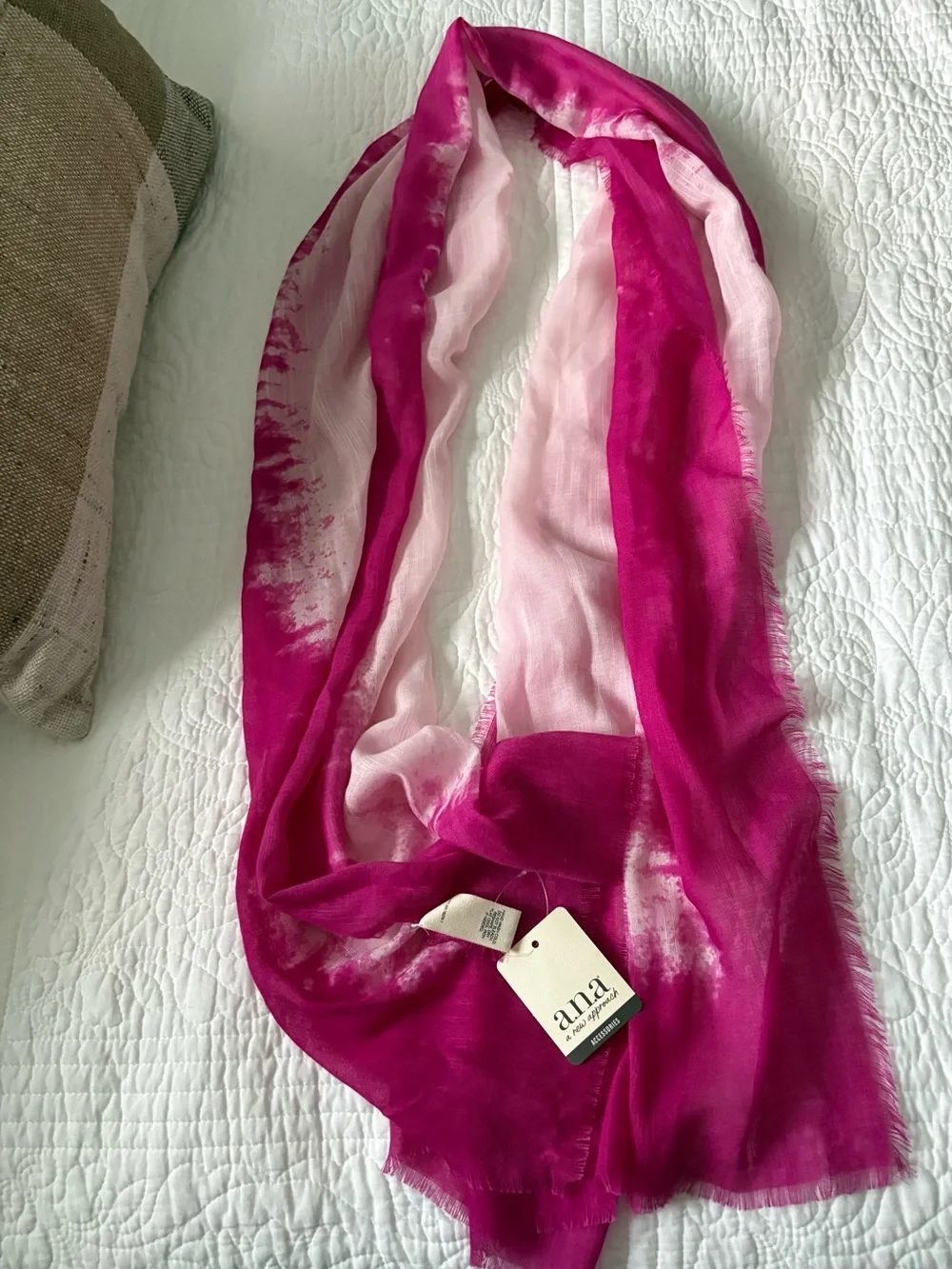 a.n.a Fuchsia to Light Pink Ombre Scarf NWT